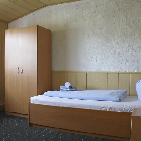 Gaestehaus Am Heuss-platz بيت ضيافة